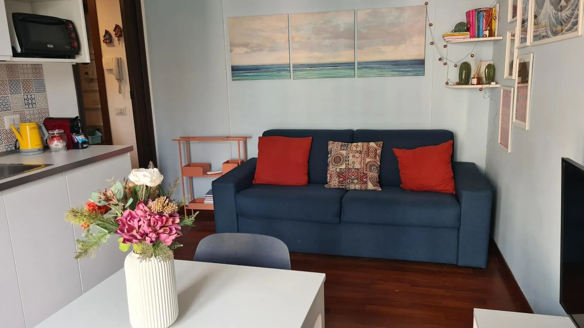 Blue Retreat M4 Milano Apartment 0*, Milan Italy