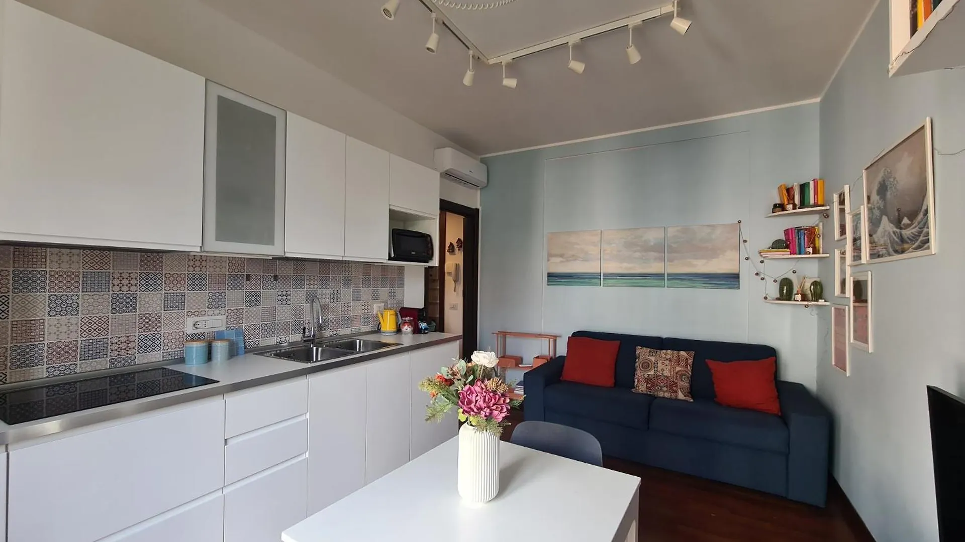 Blue Retreat M4 Milano Apartment 0*, Milan